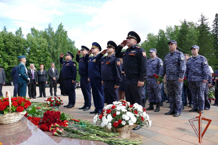 Память погибших в годы Великой Отечественной войны почтила Росгвардия в Томской области