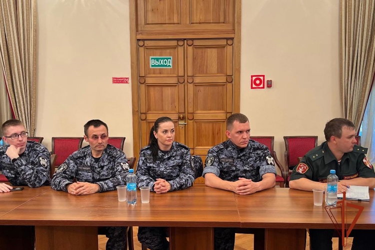 Росгвардейцы в Томске обсудили роль традиционных религий в борьбе против экстремизма и терроризма