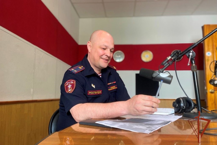 Росгвардия провела прямую линию на радио «Томский Благовест» по вопросам поступления на службу