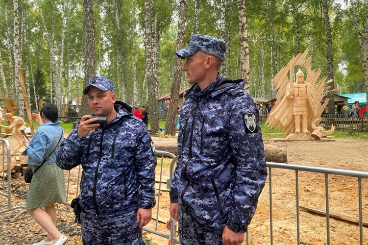 Безопасность международного фестиваля «Праздник топора - 2025» в Томской области обеспечила Росгвардия (видео)