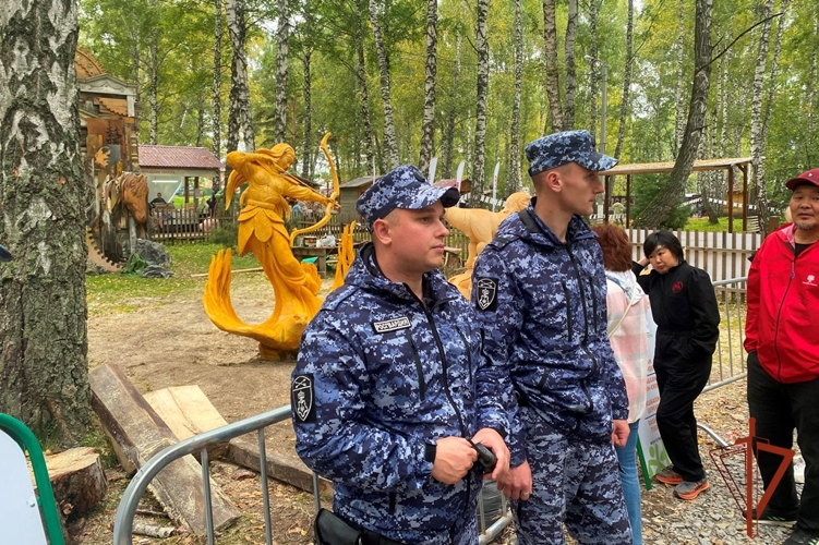 Безопасность международного фестиваля «Праздник топора - 2025» в Томской области обеспечила Росгвардия (видео)