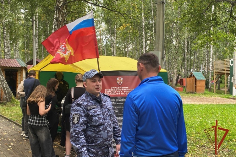 Росгвардия приглашает на службу в томском парке «Околица» на международной фестивале «Праздник топора»