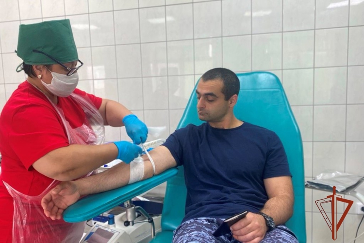 В Томске росгвардейцы сдали кровь для нуждающихся пациентов медицинских учреждений