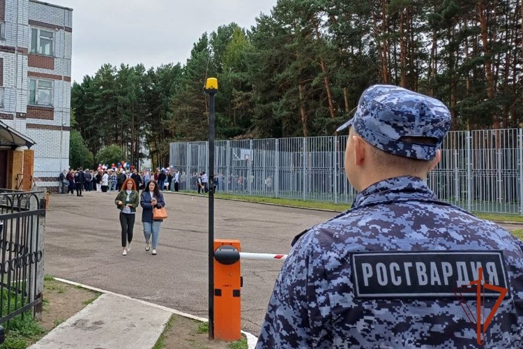 Росгвардия обеспечила безопасность Дня знаний в Томской области