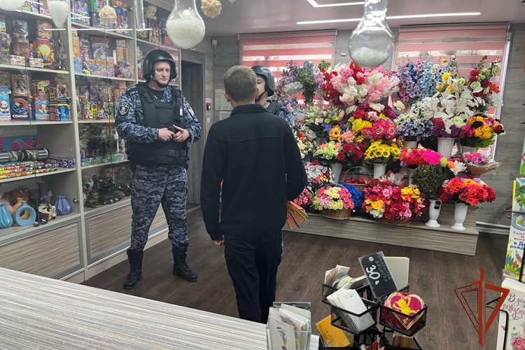 Сотрудники вневедомственной охраны Росгвардии провели учебную тренировку на охраняемом объекте в Томской области (видео)