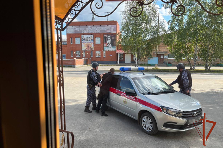 Сотрудники вневедомственной охраны Росгвардии провели учебную тренировку на охраняемом объекте в Томской области (видео)