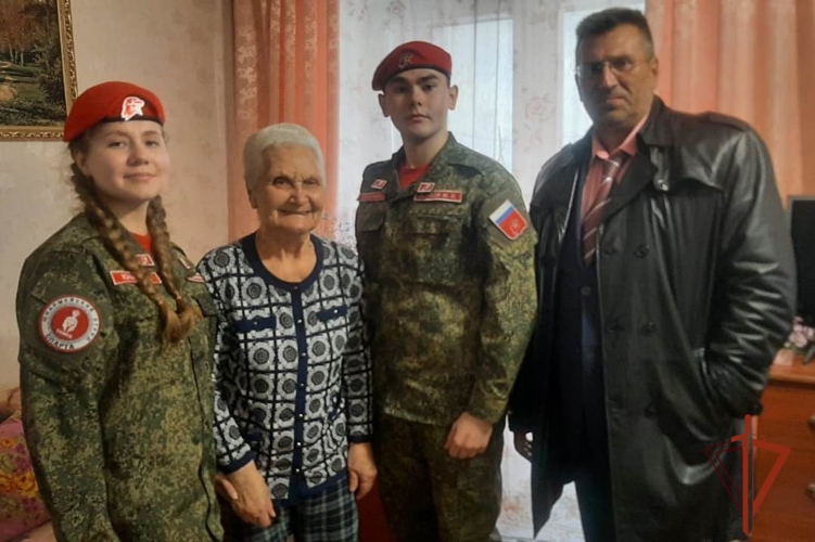 Росгвардия поздравила ветеранов ведомства с Международным днем пожилого человека в Томской области