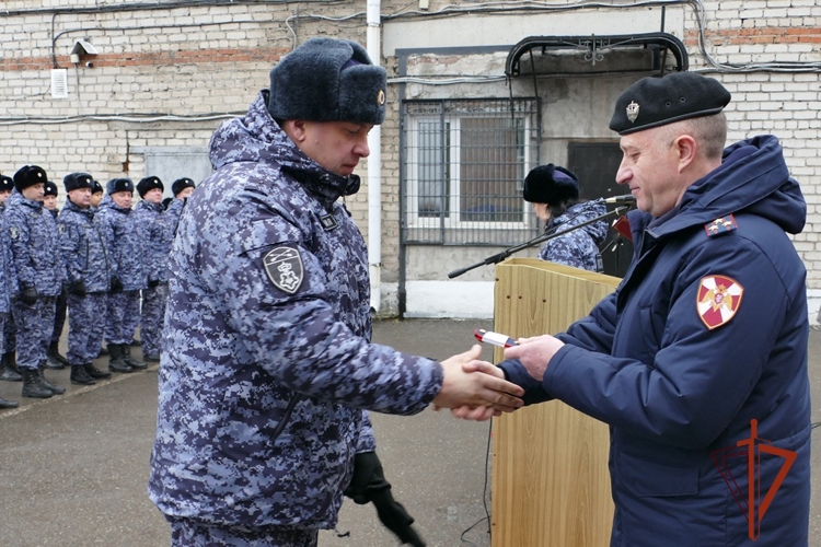 Торжественное построение в честь 73-летия вневедомственной охраны Росгвардии состоялось в Томске