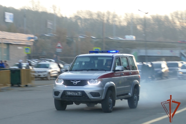 В Томской области росгвардейцы задержали подозреваемых в кражах из магазинов