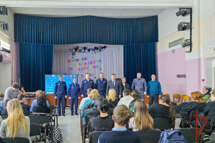 Росгвардейцы из Томской области приняли участие в «Дне призывника»
