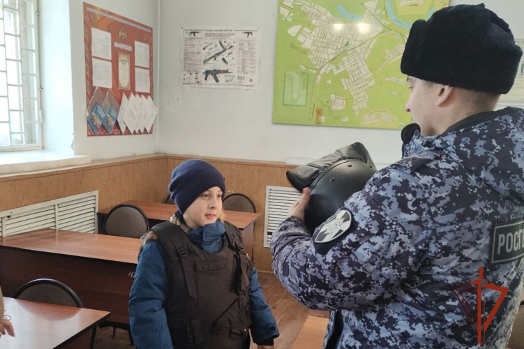  Росгвардейцы помогли осуществить новогоднюю мечту юному жителю из Томской области в рамках акции «Елка желаний»