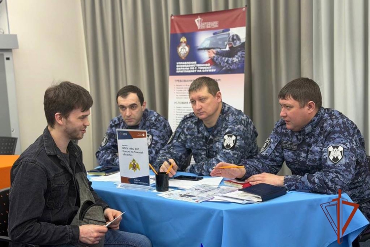 Росгвардия представила возможности службы на ярмарке вакансий для участников СВО в Томске