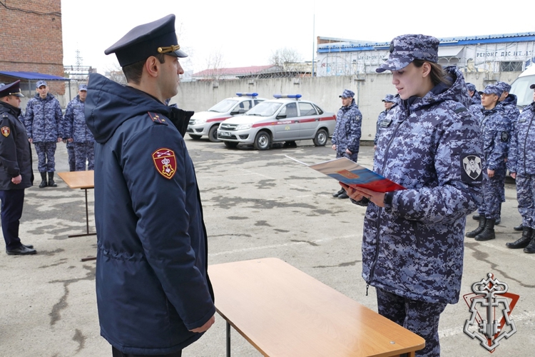 Молодые сотрудники Росгвардии приняли присягу на верность Отечеству в Томске