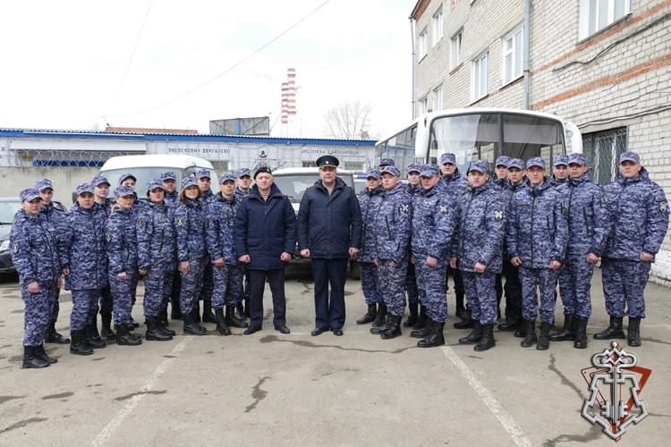 Молодые сотрудники Росгвардии приняли присягу на верность Отечеству в Томске