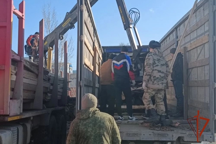 При содействии Росгвардии из Томской области в зону СВО направлен весенний гуманитарный конвой
