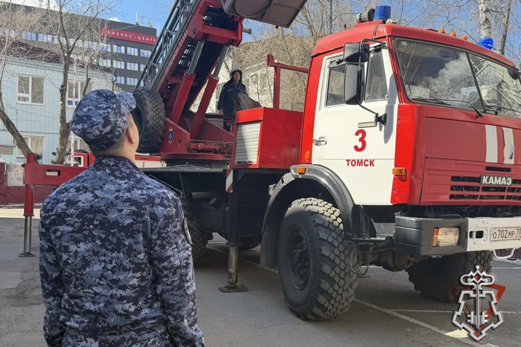 Росгвардия и МЧС провели совместные пожарно-тактические учения в Томске