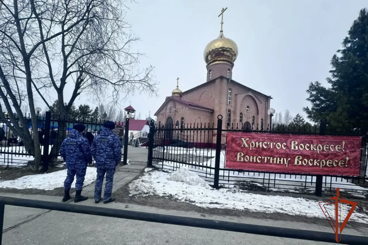 Сотрудники Росгвардии обеспечили охрану общественного порядка во время празднования Пасхи в Томской области