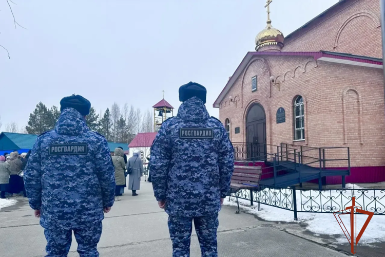Сотрудники Росгвардии обеспечили охрану общественного порядка во время празднования Пасхи в Томской области