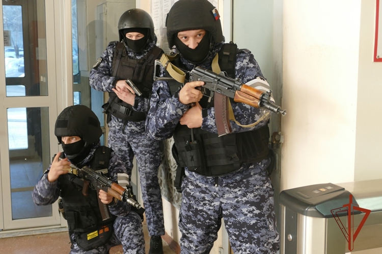 Сотрудники Росгвардии в Томской области приняли участие в командно-штабном учении по пресечению условного террористического акта (видео)