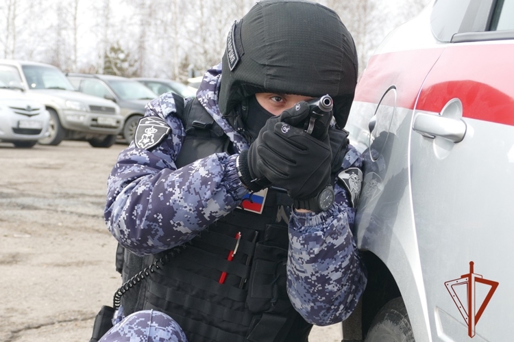 В Томске росгвардейцы за сутки задержали двух разыскиваемых граждан