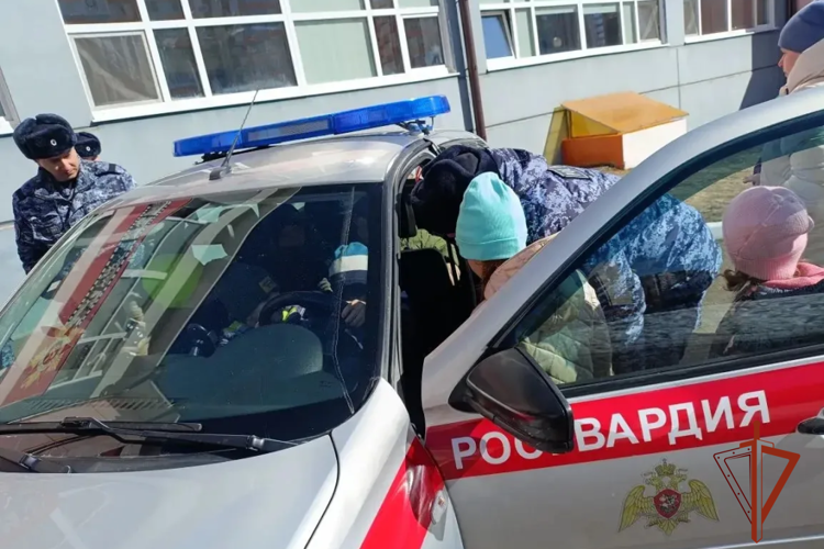 «Зарядка с Росгвардией» состоялась в детском саду Томской области в честь 215-летия войск правопорядка и 10-летия образования ведомства
