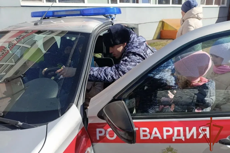 «Зарядка с Росгвардией» состоялась в детском саду Томской области в честь 215-летия войск правопорядка и 10-летия образования ведомства