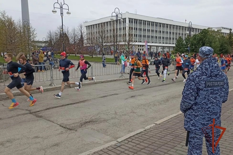 Росгвардия обеспечила безопасность юбилейного Всероссийского полумарафона «ЗаБег.РФ» в Томске