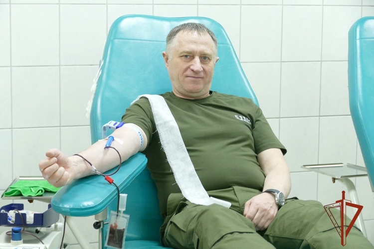 В канун Дня Победы сотрудники Росгвардии сдали кровь для нуждающихся пациентов Томской области