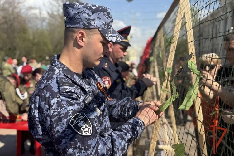 Сотрудники Росгвардии в Томске присоединились к патриотической акции «Узор Победы»