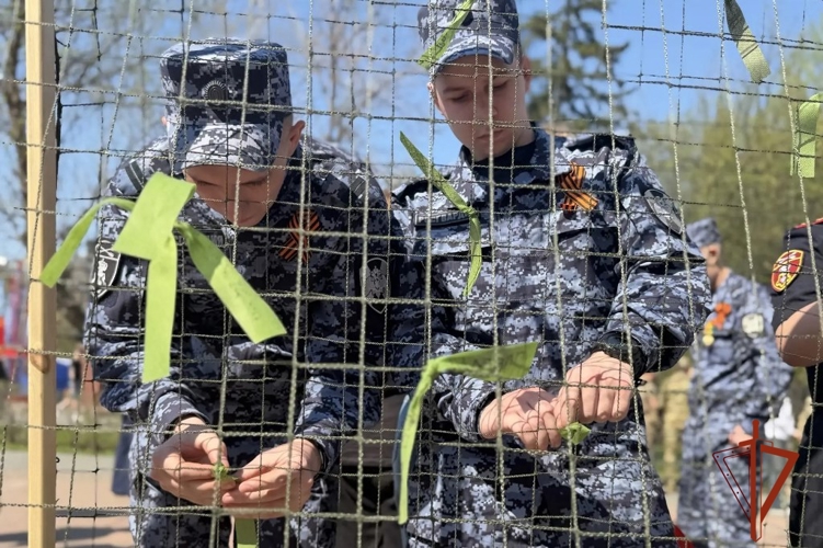 Сотрудники Росгвардии в Томске присоединились к патриотической акции «Узор Победы»