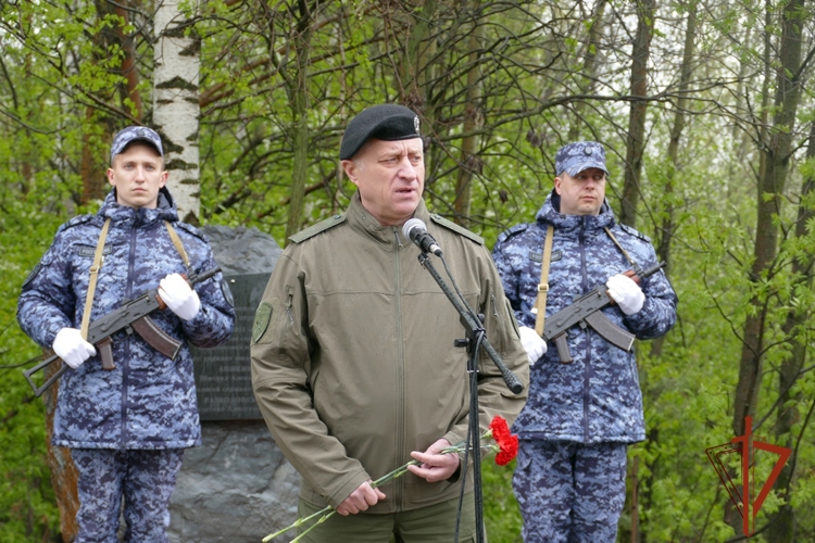 В Томске почтили память сотрудников вневедомственной охраны, трагически погибших 15 лет назад