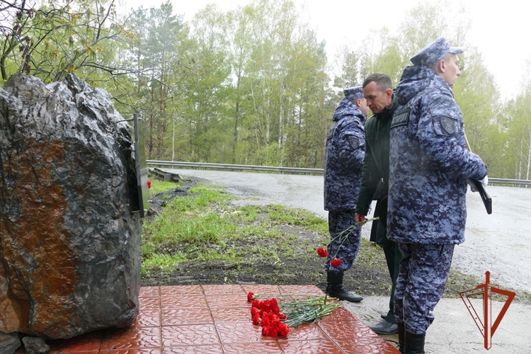 В Томске почтили память сотрудников вневедомственной охраны, трагически погибших 15 лет назад