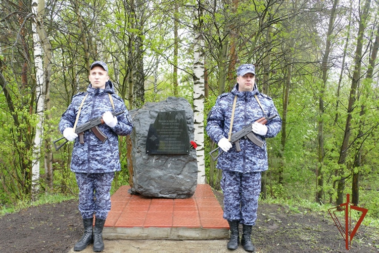 В Томске почтили память сотрудников вневедомственной охраны, трагически погибших 15 лет назад