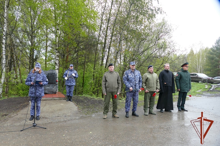 В Томске почтили память сотрудников вневедомственной охраны, трагически погибших 15 лет назад