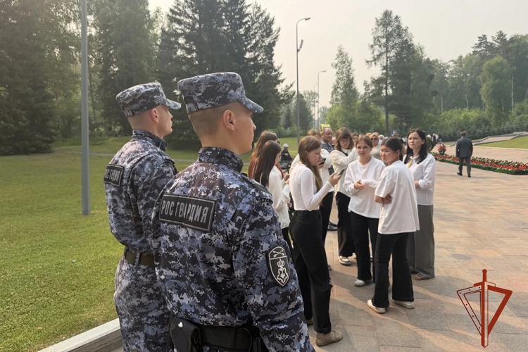 Росгвардейцы обеспечили охрану общественного порядка в период проведения памятных мероприятий в Томске