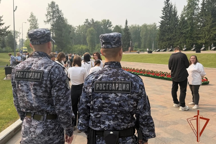 Росгвардейцы обеспечили охрану общественного порядка в период проведения памятных мероприятий в Томске