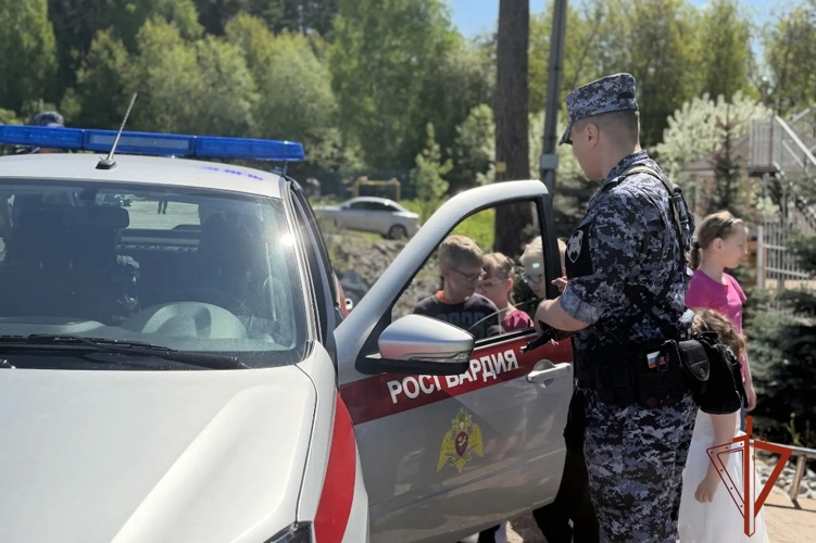 Росгвардейцы в Томске поддержали детей с тяжелыми заболеваниями (видео)