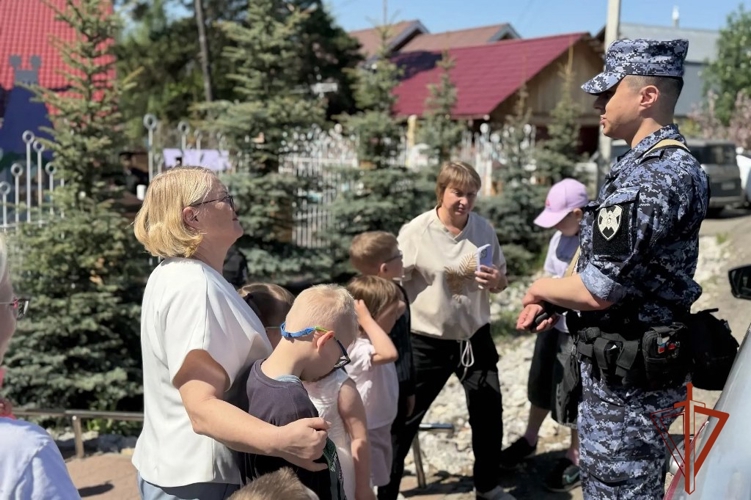 Росгвардейцы в Томске поддержали детей с тяжелыми заболеваниями (видео)