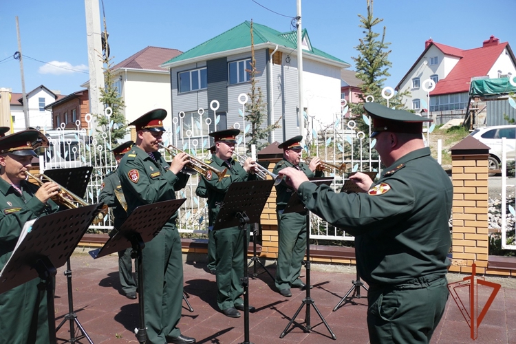 Росгвардейцы в Томске поддержали детей с тяжелыми заболеваниями (видео)