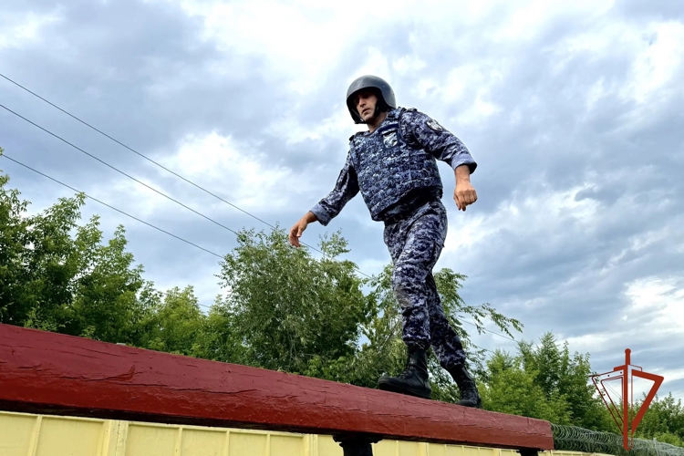 Экипаж вневедомственной охраны Росгвардии из Томской области вошел в состав сильнейших на окружном этапе конкурса профмастерства (видео)