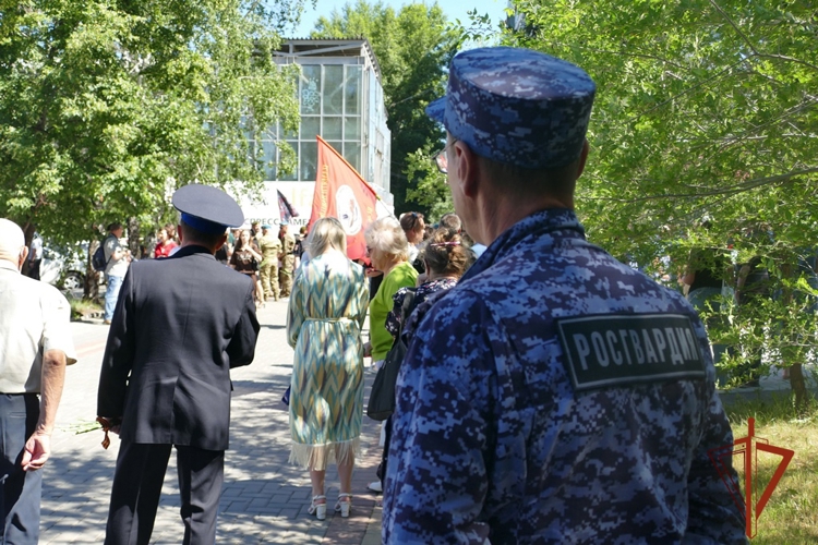 Начальник Управления Росгвардии по Томской области в День ветеранов боевых действий почтил память павших за Родину
