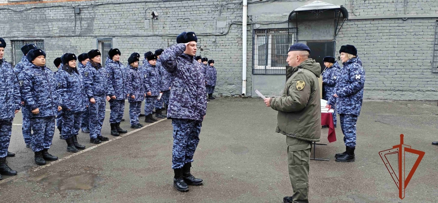 Торжественное построение в честь 74-летия вневедомственной охраны Росгвардии состоялось в Томске