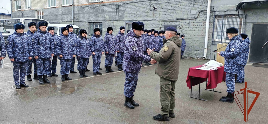 Торжественное построение в честь 74-летия вневедомственной охраны Росгвардии состоялось в Томске